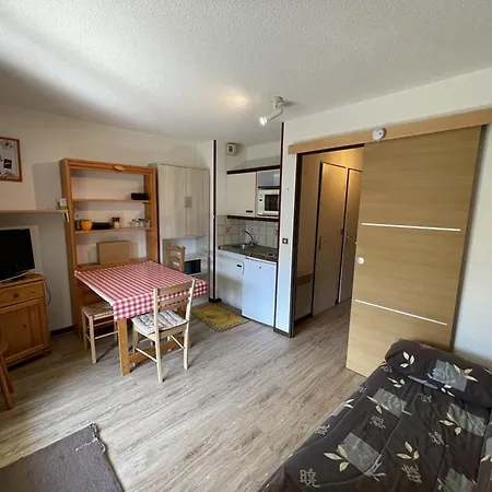 Charmant Studio-cabine Avec Balcon, Proche Pistes Et Commerces, Parking Collectif, Ideal Pour 4 Pers. - Fr-1-787-5 * Laveissière